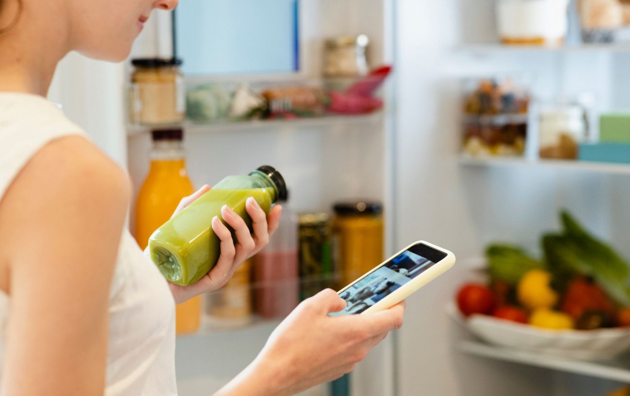 A person putting calories into an app.