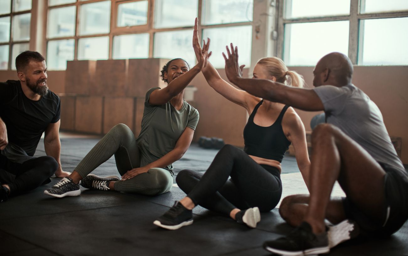 People giving 5 at the gym.